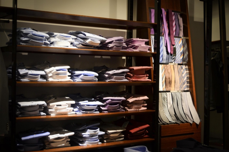 vitrine-LUCERAM-min_shirts_exhibition_shop_shopping_shelf_buy_business_clothing-940715